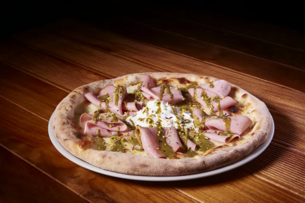 Pizza pistacchi e mortadella