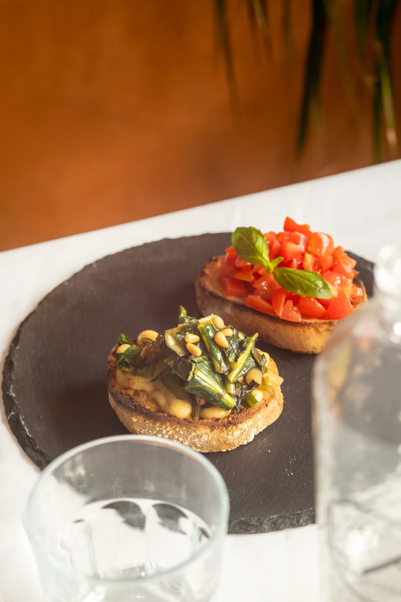 Bruschetta classicona e Bruschetta Vegana